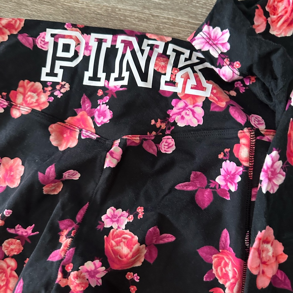 Pre owned Victoria Secret pink cotton floral set medium pants, small V-neck tee